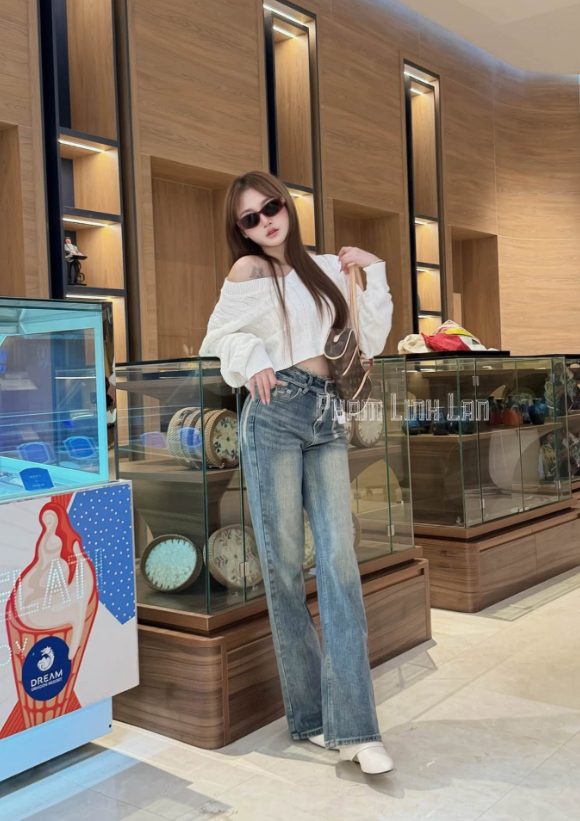 Set áo len vặn thừng trắng và quần jean ống rộng