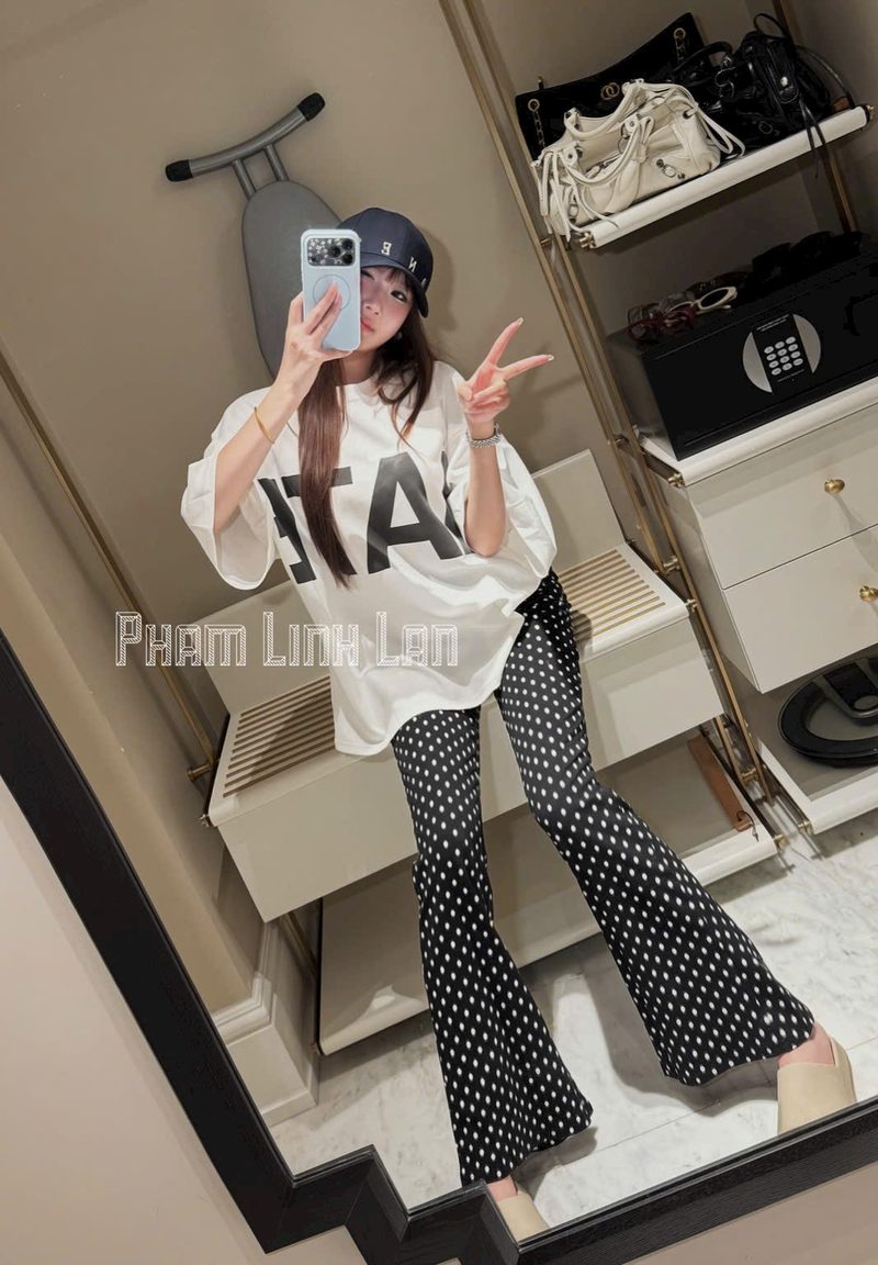 Set áo phông chữ và quần loe chấm bi