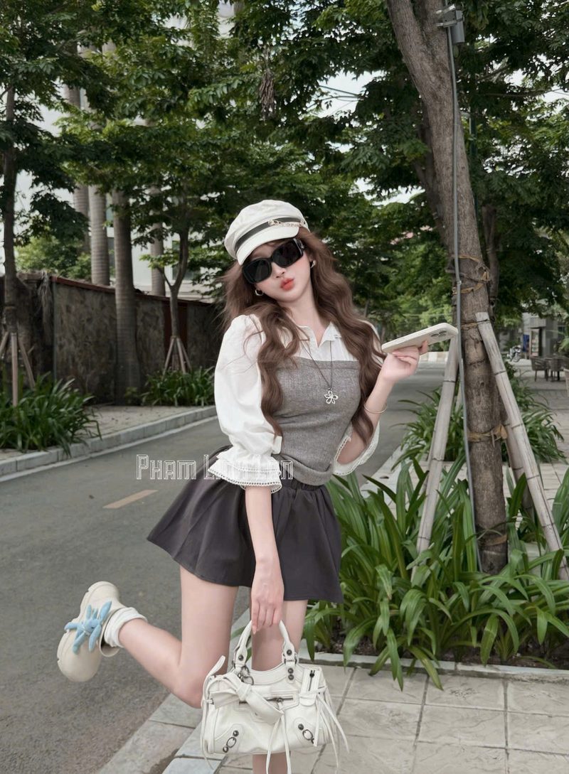 Set sơ mi cổ sen, áo ống len xám và chân váy xoè