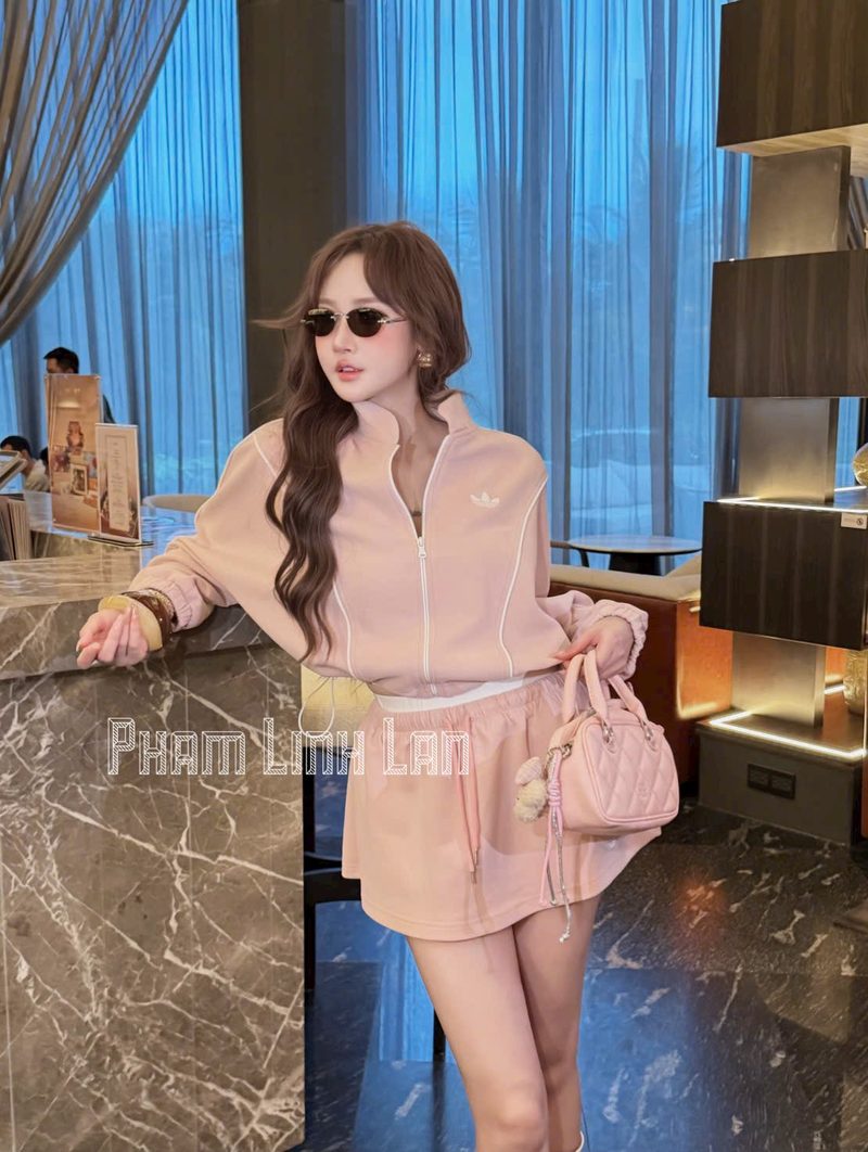 Set áo khoác khoá kéo hồng pastel và chân váy