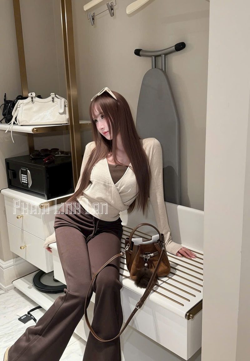 Set áo len vạt chéo và quần ống loe